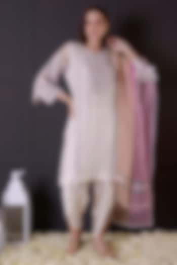 White Organza Thread Embroidered Kurta Set by Surabhi Arya at Pernia's Pop Up Shop