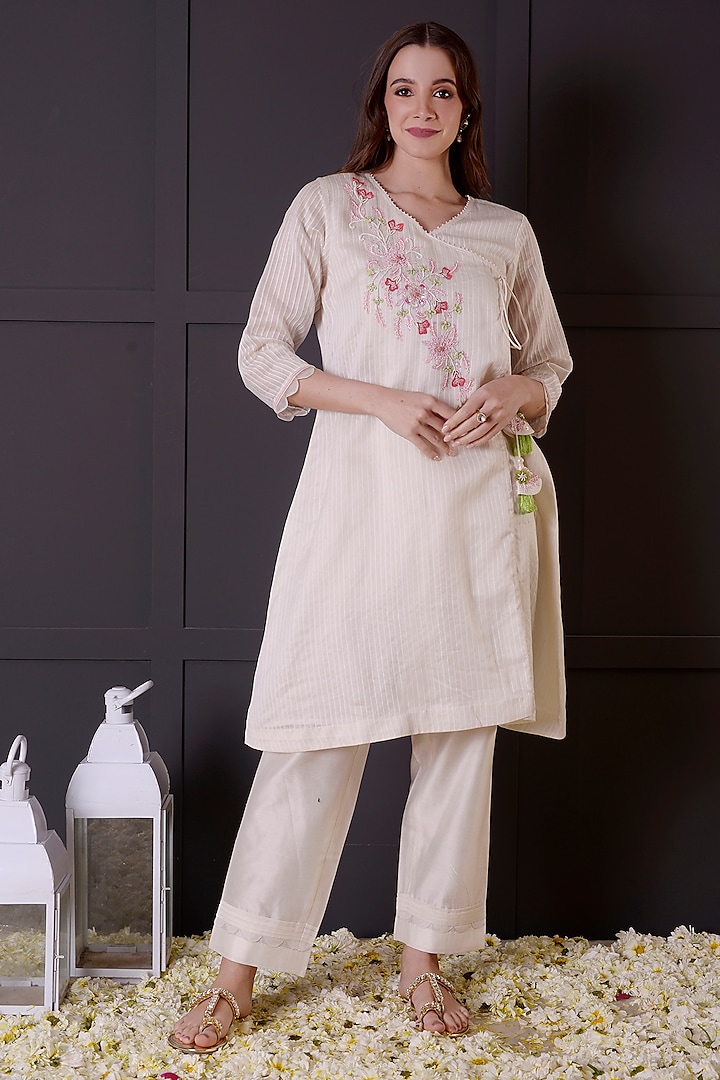 White Chanderi Hand Embroidered Kurta Set by Surabhi Arya at Pernia's Pop Up Shop