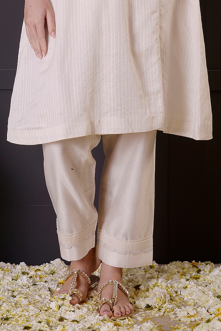 White Chanderi Hand Embroidered Kurta Set by Surabhi Arya at Pernia's Pop Up Shop