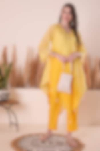 Golden Yellow Mul Chanderi Asymmetric Kurta Set by Surabhi Arya at Pernia's Pop Up Shop