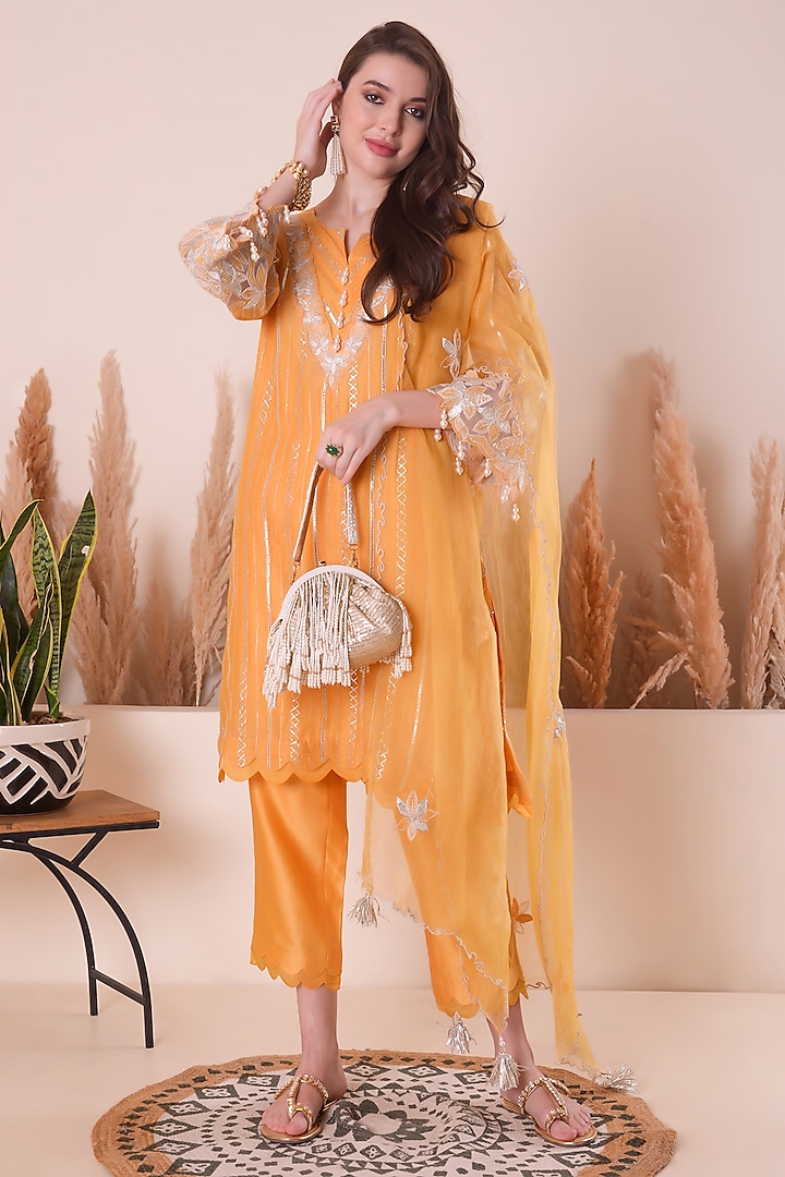 Apricot Bliss Mul Chanderi Cutwork Embroidered Kurta Set by Surabhi Arya at Pernia's Pop Up Shop