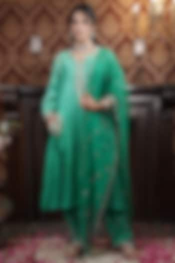 Jade Green Chanderi Silk Embroidered Ombre-Dyed Kurta Set by Surabhi Arya at Pernia's Pop Up Shop