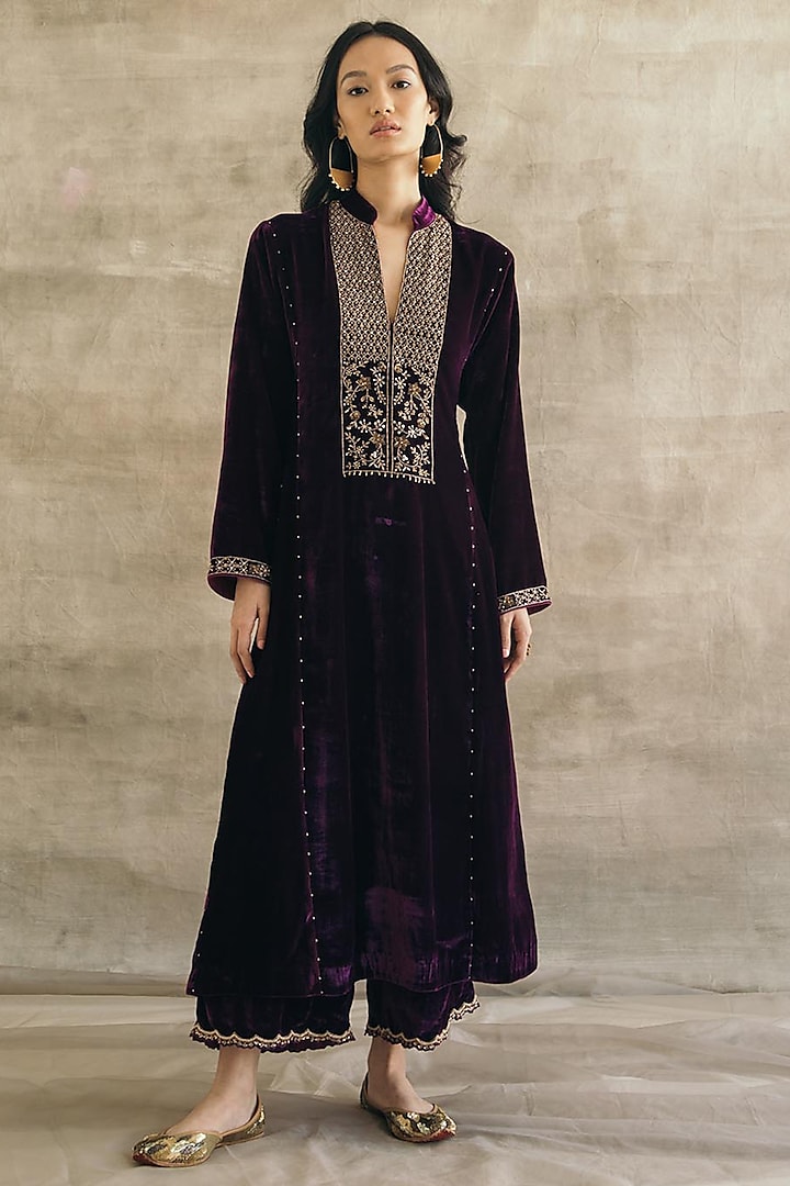 Plum Silk Velvet Kurta Set by Sureena Chowdhri at Pernia's Pop Up Shop