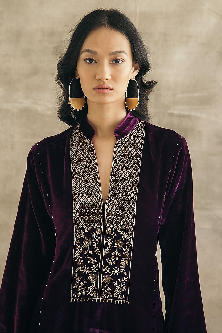 Plum Silk Velvet Kurta Set by Sureena Chowdhri at Pernia's Pop Up Shop