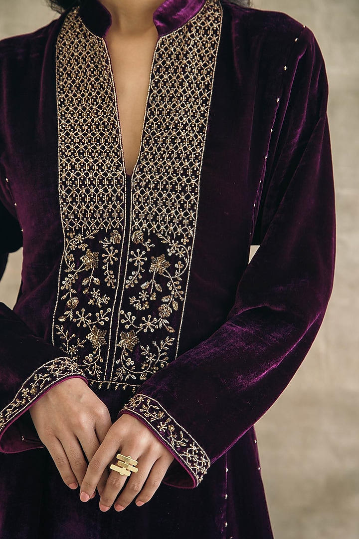 Plum Silk Velvet Kurta Set by Sureena Chowdhri at Pernia's Pop Up Shop