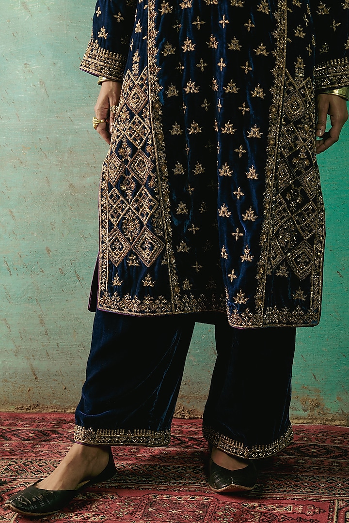 Peacock Blue Silk Velvet Zardosi Hand Embroidered Kurta Set by Sureena Chowdhri at Pernia's Pop Up Shop