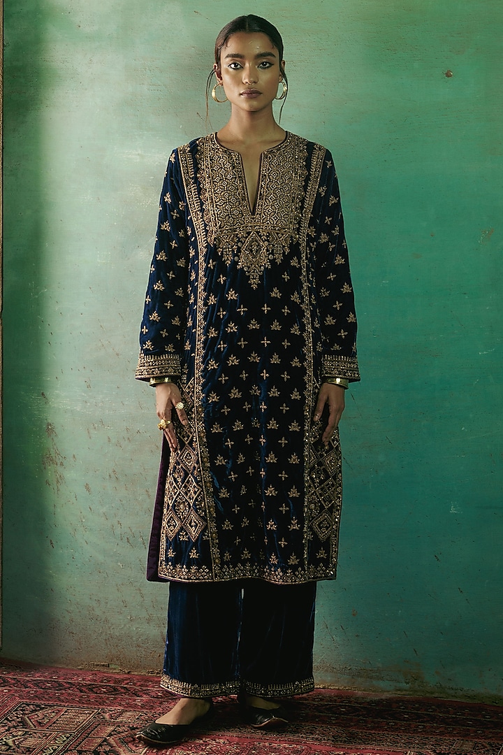 Peacock Blue Silk Velvet Zardosi Hand Embroidered Kurta Set by Sureena Chowdhri at Pernia's Pop Up Shop