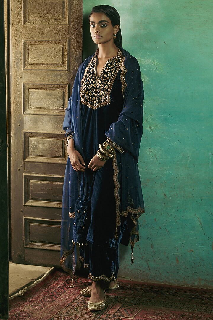 Peacock Blue Silk Velvet Floral Motif Hand Embroidered Kurta Set by Sureena Chowdhri at Pernia's Pop Up Shop