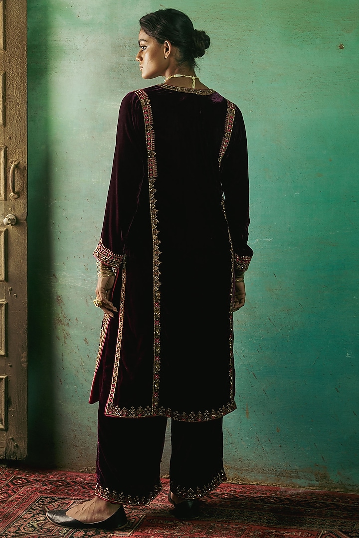 Plum Silk Velvet Zardosi Hand Embroidered Kurta Set by Sureena Chowdhri at Pernia's Pop Up Shop