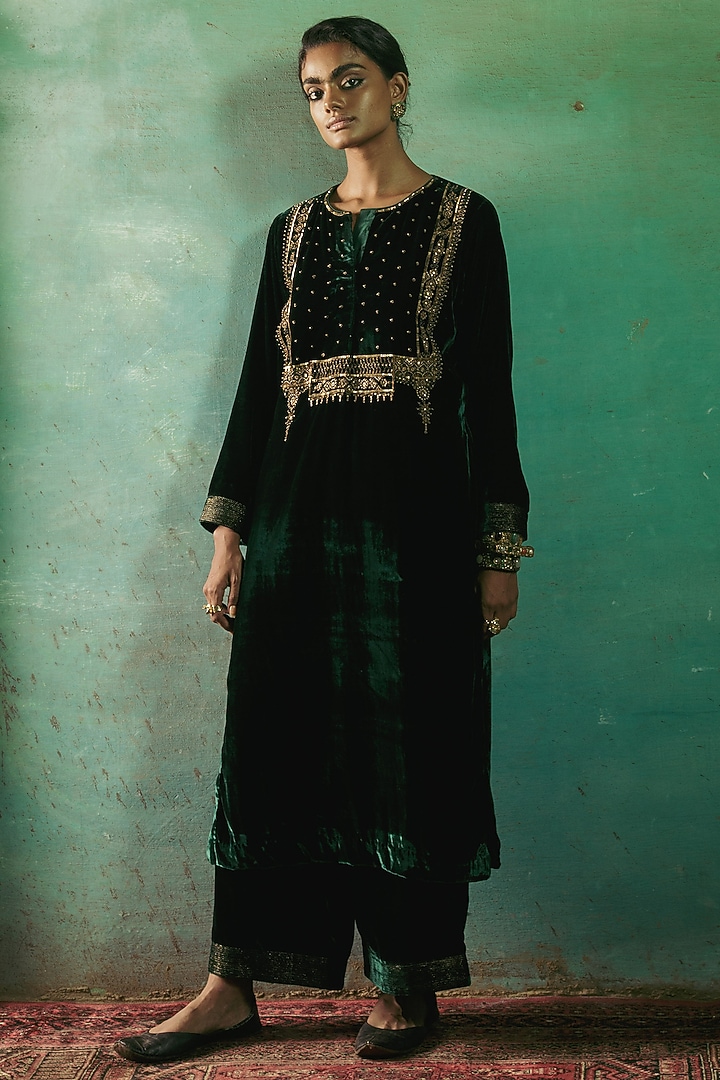 Bottle Green Silk Velvet Thread Embroidered Kurta Set by Sureena Chowdhri at Pernia's Pop Up Shop