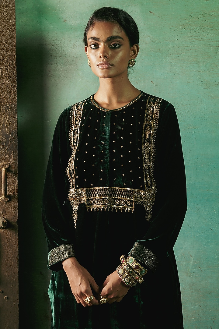 Bottle Green Silk Velvet Thread Embroidered Kurta Set by Sureena Chowdhri at Pernia's Pop Up Shop