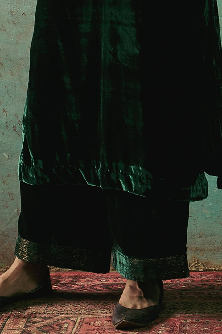 Bottle Green Silk Velvet Thread Embroidered Kurta Set by Sureena Chowdhri at Pernia's Pop Up Shop