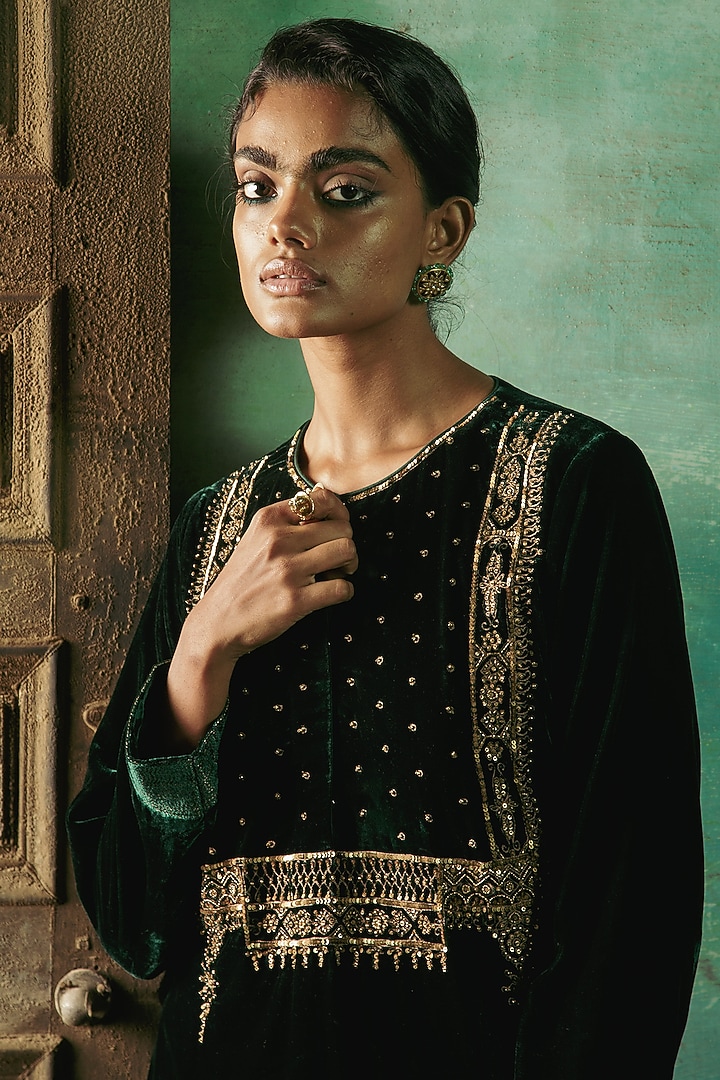 Bottle Green Silk Velvet Thread Embroidered Kurta Set by Sureena Chowdhri at Pernia's Pop Up Shop