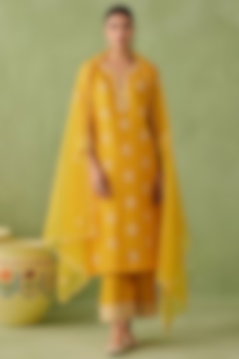 Dark Yellow Silk Chanderi Resham Embroidered Kurta Set by Sureena Chowdhri at Pernia's Pop Up Shop