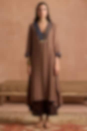 Coffee Brown Muslin Thread Embroidered Kurta Set by Sureena Chowdhri at Pernia's Pop Up Shop