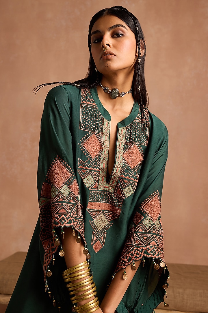 Bottle Green Pure Muslin Thread Embroidered Kaftan by Sureena Chowdhri at Pernia's Pop Up Shop