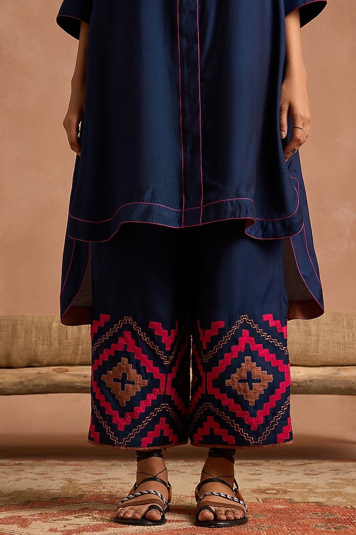 Navy Blue Pure Muslin High-Low Kurta Set by Sureena Chowdhri at Pernia's Pop Up Shop