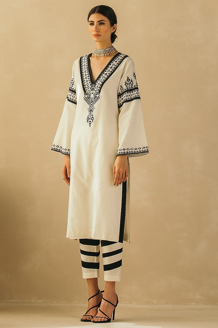 Ivory Silk Chanderi Embroidered Kurta Set by Sureena Chowdhri at Pernia's Pop Up Shop