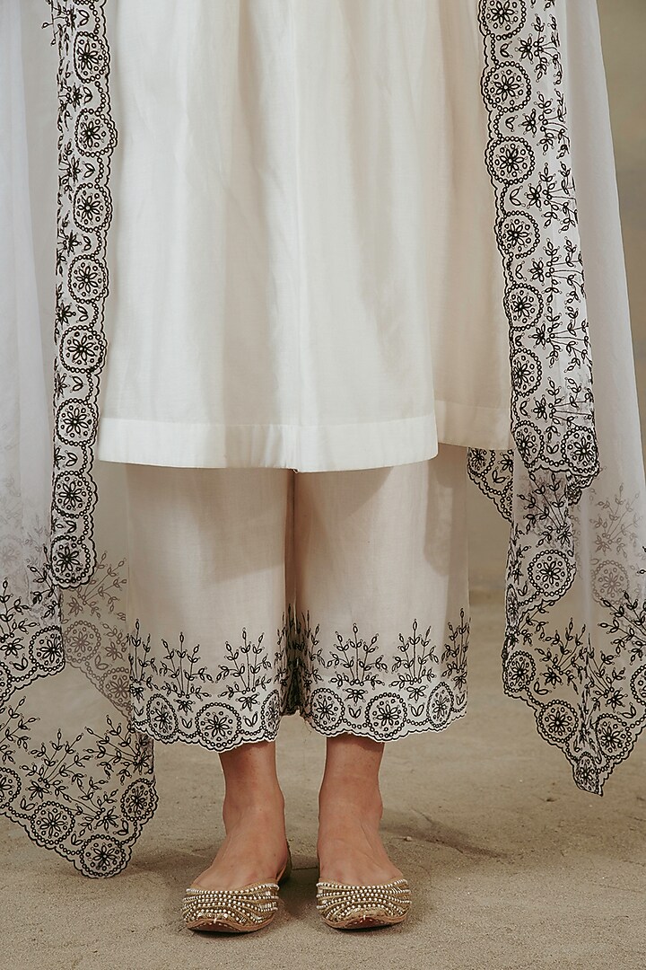 Ivory Silk Chanderi Kurta Set by Sureena Chowdhri at Pernia's Pop Up Shop