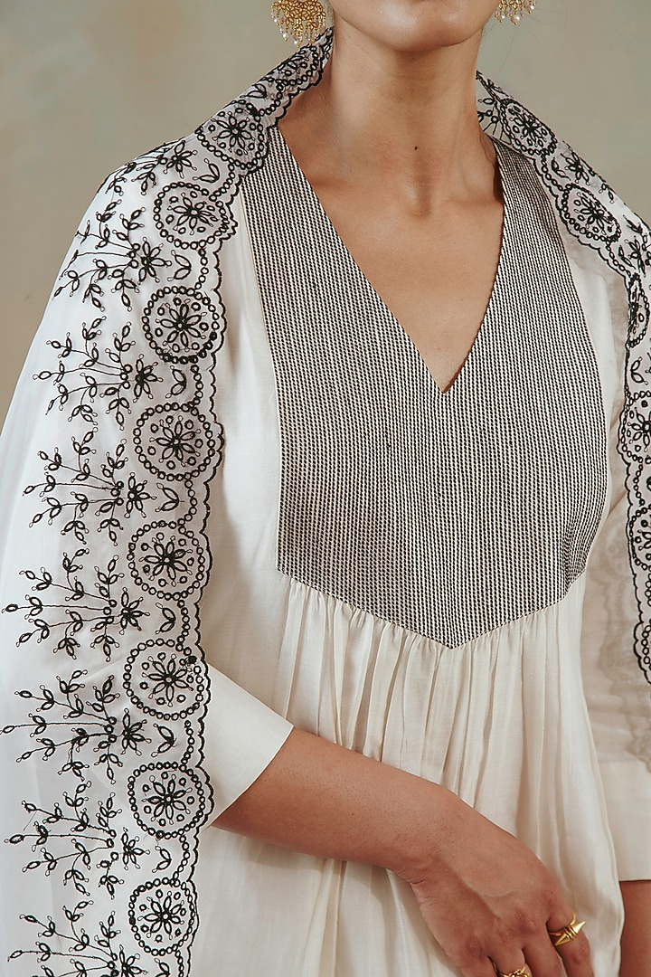 Ivory Silk Chanderi Kurta Set by Sureena Chowdhri at Pernia's Pop Up Shop