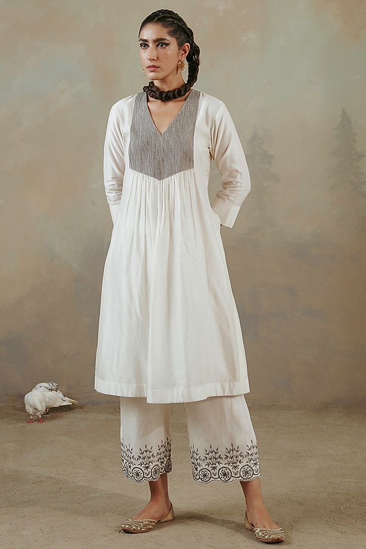 Ivory Silk Chanderi Kurta Set by Sureena Chowdhri at Pernia's Pop Up Shop