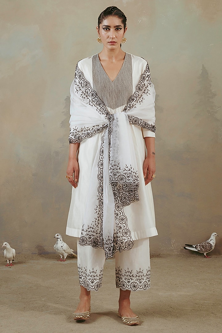 Ivory Silk Chanderi Kurta Set by Sureena Chowdhri at Pernia's Pop Up Shop