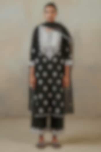 Ebony Silk Chanderi Embroidered Kurta Set by Sureena Chowdhri at Pernia's Pop Up Shop