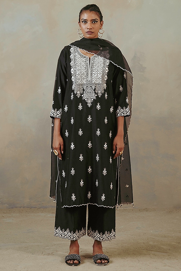 Ebony Silk Chanderi Embroidered Kurta Set by Sureena Chowdhri at Pernia's Pop Up Shop