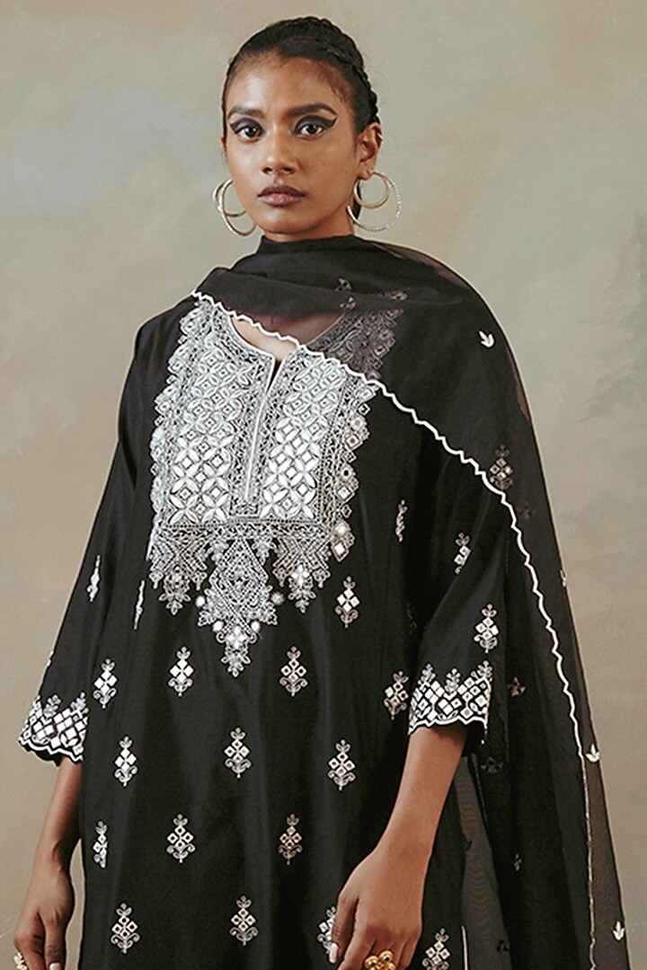 Ebony Silk Chanderi Embroidered Kurta Set by Sureena Chowdhri at Pernia's Pop Up Shop