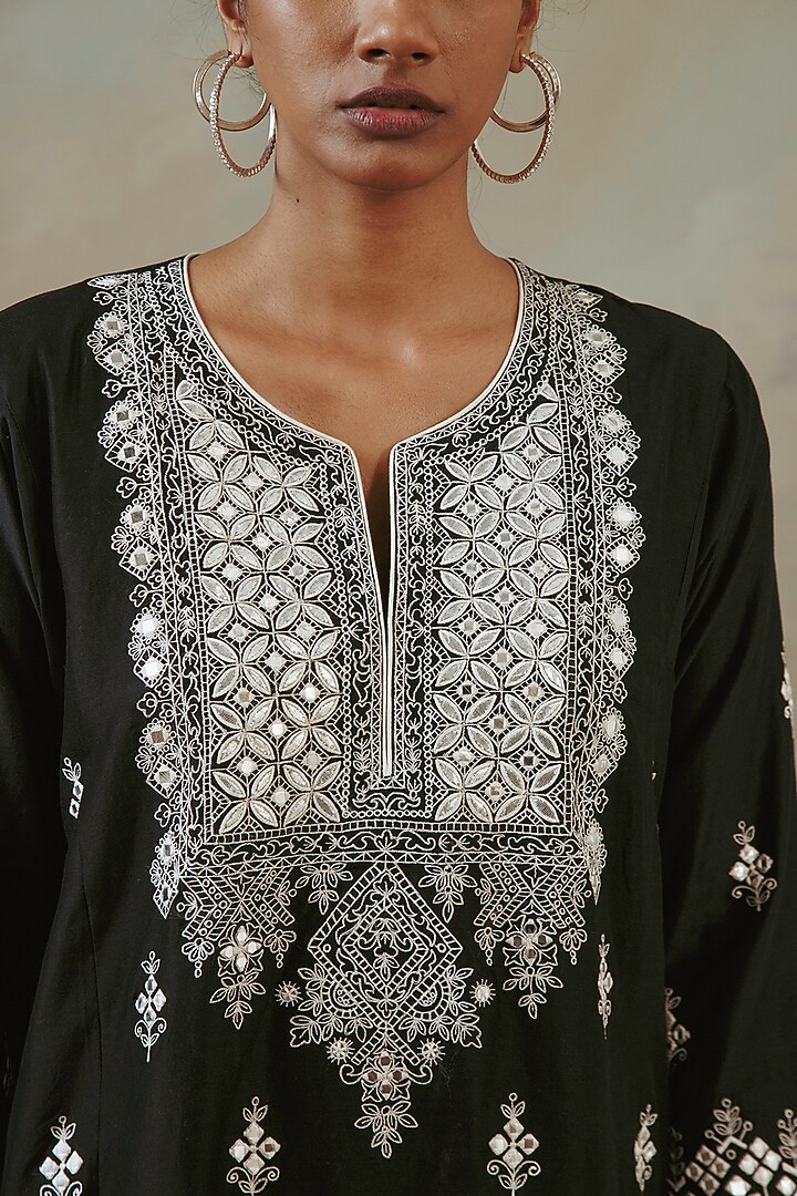 Ebony Silk Chanderi Embroidered Kurta Set by Sureena Chowdhri at Pernia's Pop Up Shop