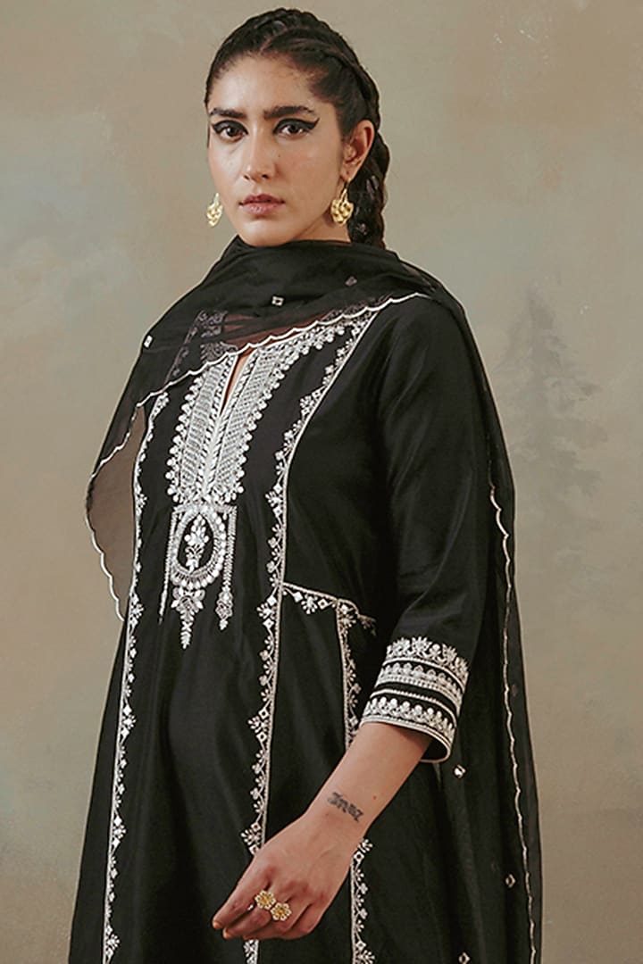 Ebony Silk Chanderi Embroidered Kurta Set by Sureena Chowdhri at Pernia's Pop Up Shop