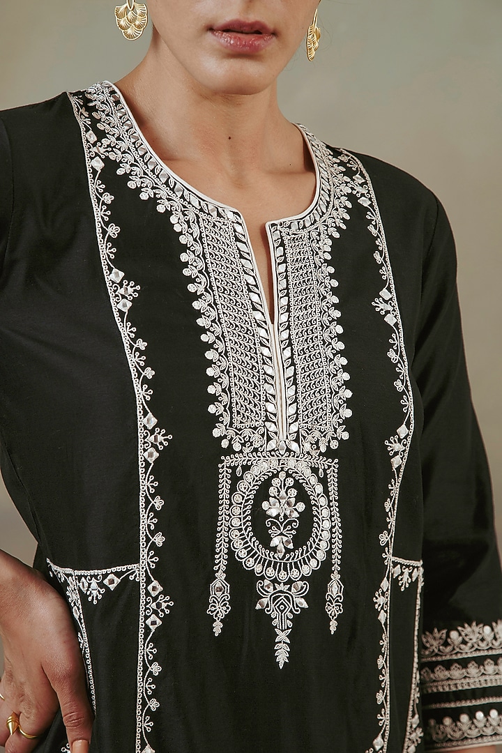 Ebony Silk Chanderi Embroidered Kurta Set by Sureena Chowdhri at Pernia's Pop Up Shop