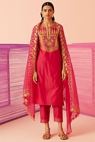 Crimson Magenta Silk Chanderi Embroidered Kurta Set by Sureena Chowdhri