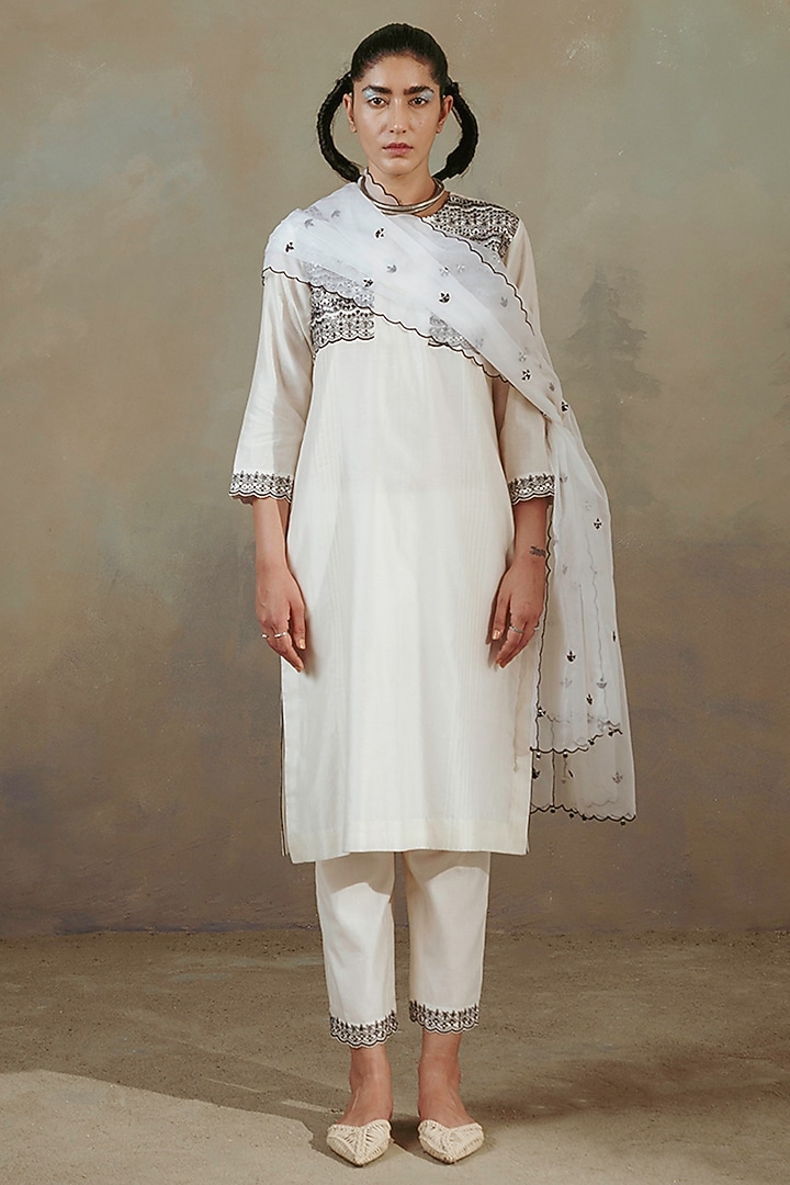 Ivory Silk Chanderi Embroidered Kurta Set by Sureena Chowdhri at Pernia's Pop Up Shop