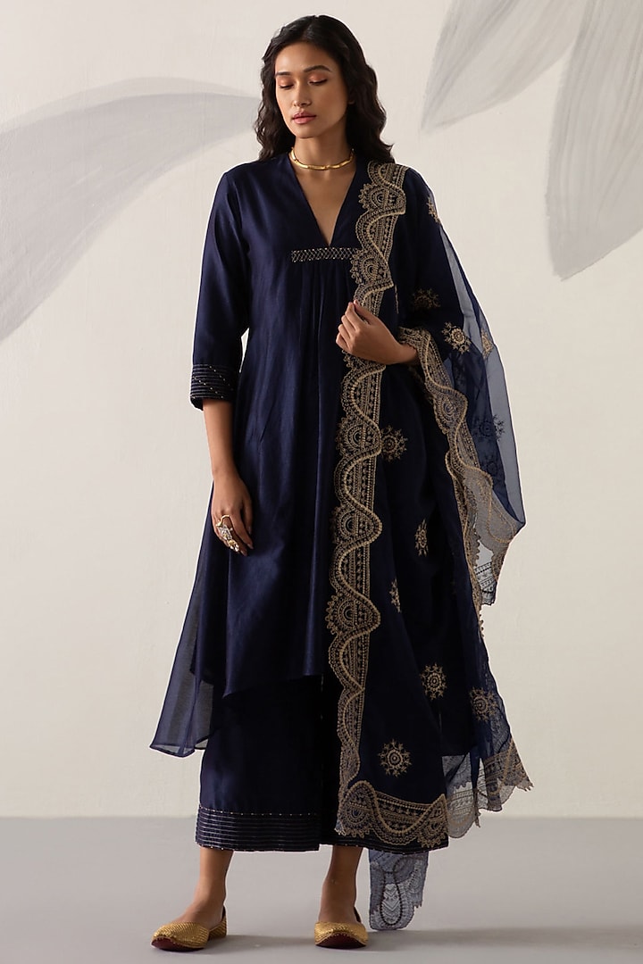 Sapphire Blue Silk Chanderi Embroidered Asymmetrical Kurta Set by Sureena Chowdhri