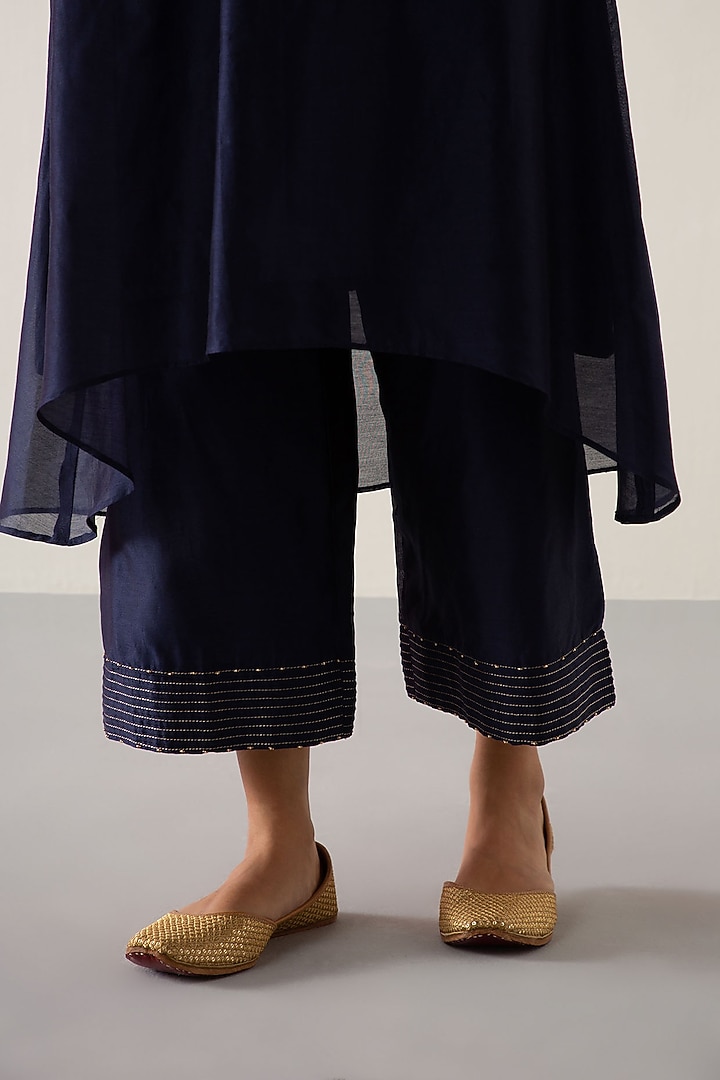 Sapphire Blue Silk Chanderi Embroidered Asymmetrical Kurta Set by Sureena Chowdhri at Pernia's Pop Up Shop