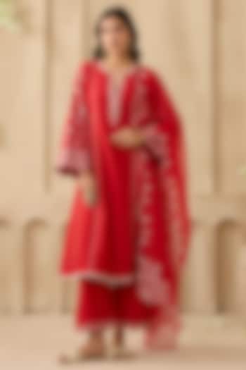 Red Silk Chanderi Floral & Thread Work A-Line Kurta Set by Sureena Chowdhri at Pernia's Pop Up Shop