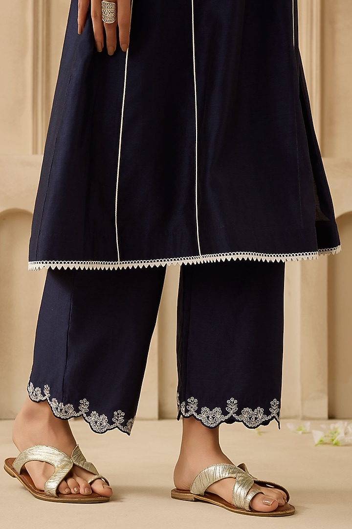 Navy Blue Silk Chanderi Floral & Thread Work A-Line Kurta Set by Sureena Chowdhri at Pernia's Pop Up Shop