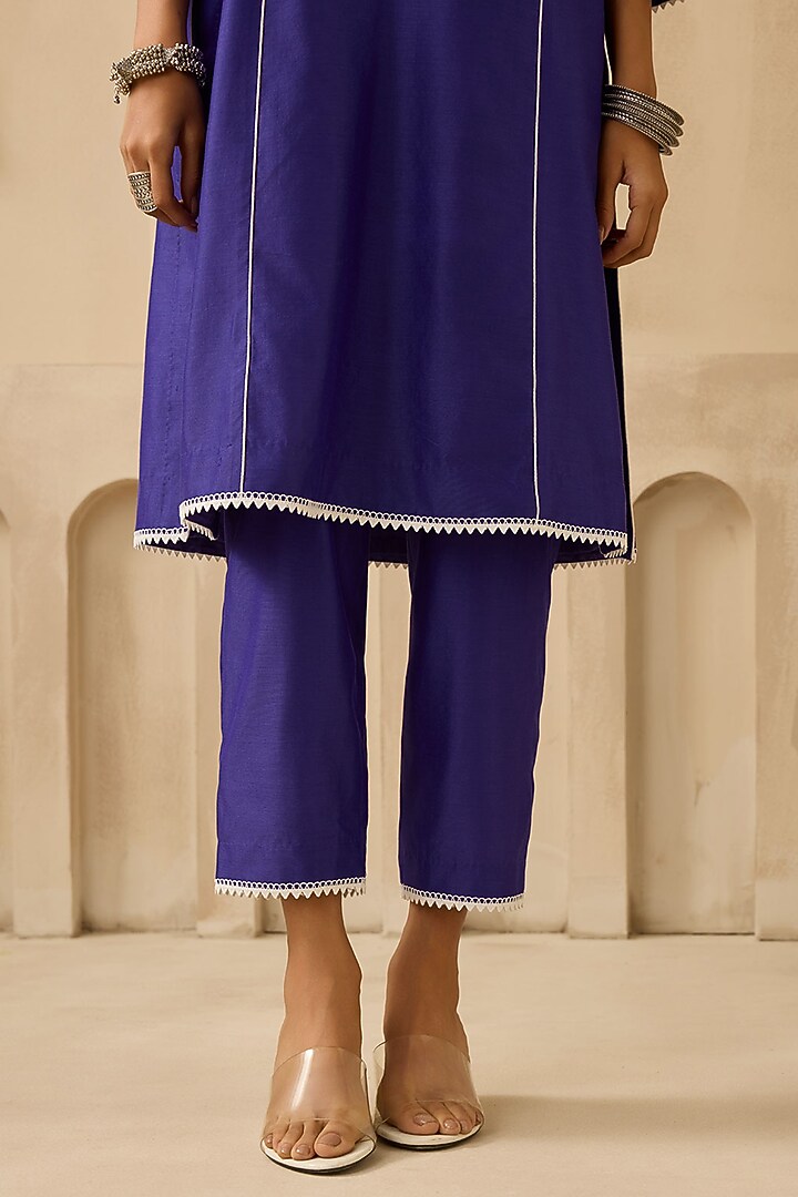 Violet Silk Chanderi Thread Work Kurta Set by Sureena Chowdhri at Pernia's Pop Up Shop