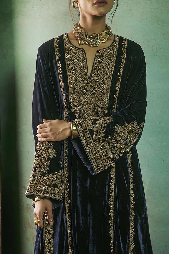 Navy Blue Silk Velvet Embroidered Kurta Set by Sureena Chowdhri at Pernia's Pop Up Shop