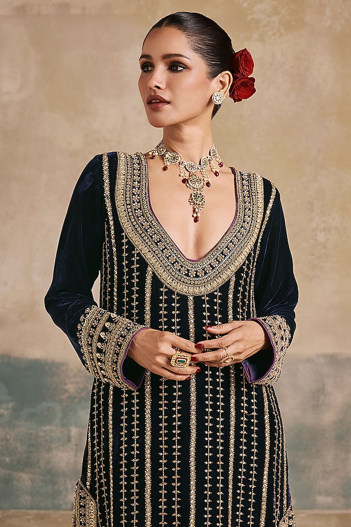 Navy Blue Silk Velvet Thread Embroidered Kaftan by Sureena Chowdhri at Pernia's Pop Up Shop