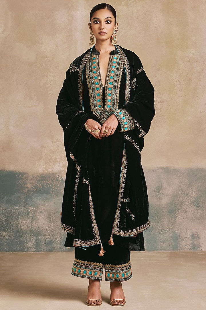 Black Silk Velvet Thread Embroidered Kurta Set by Sureena Chowdhri at Pernia's Pop Up Shop