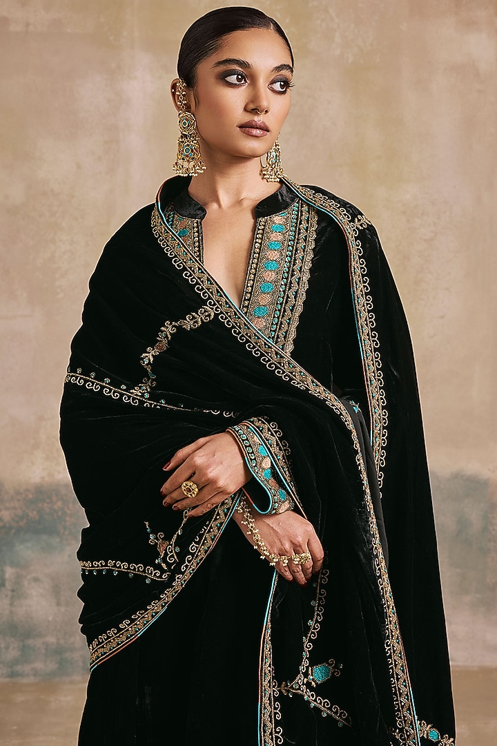 Black Silk Velvet Thread Embroidered Kurta Set by Sureena Chowdhri at Pernia's Pop Up Shop