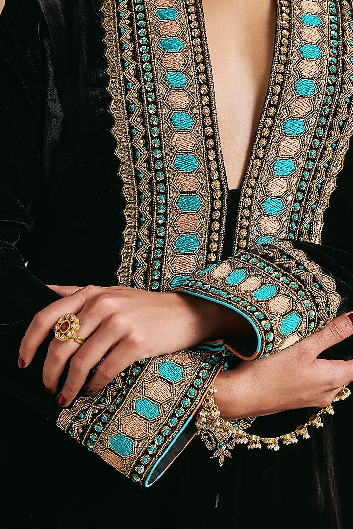 Black Silk Velvet Thread Embroidered Kurta Set by Sureena Chowdhri at Pernia's Pop Up Shop