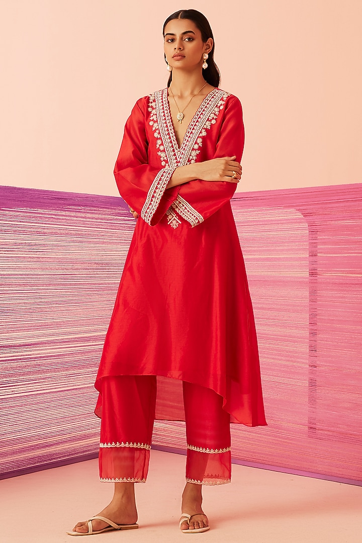 Red Silk Chanderi Embroidered Asymmetrical Kurta Set by Sureena Chowdhri at Pernia's Pop Up Shop