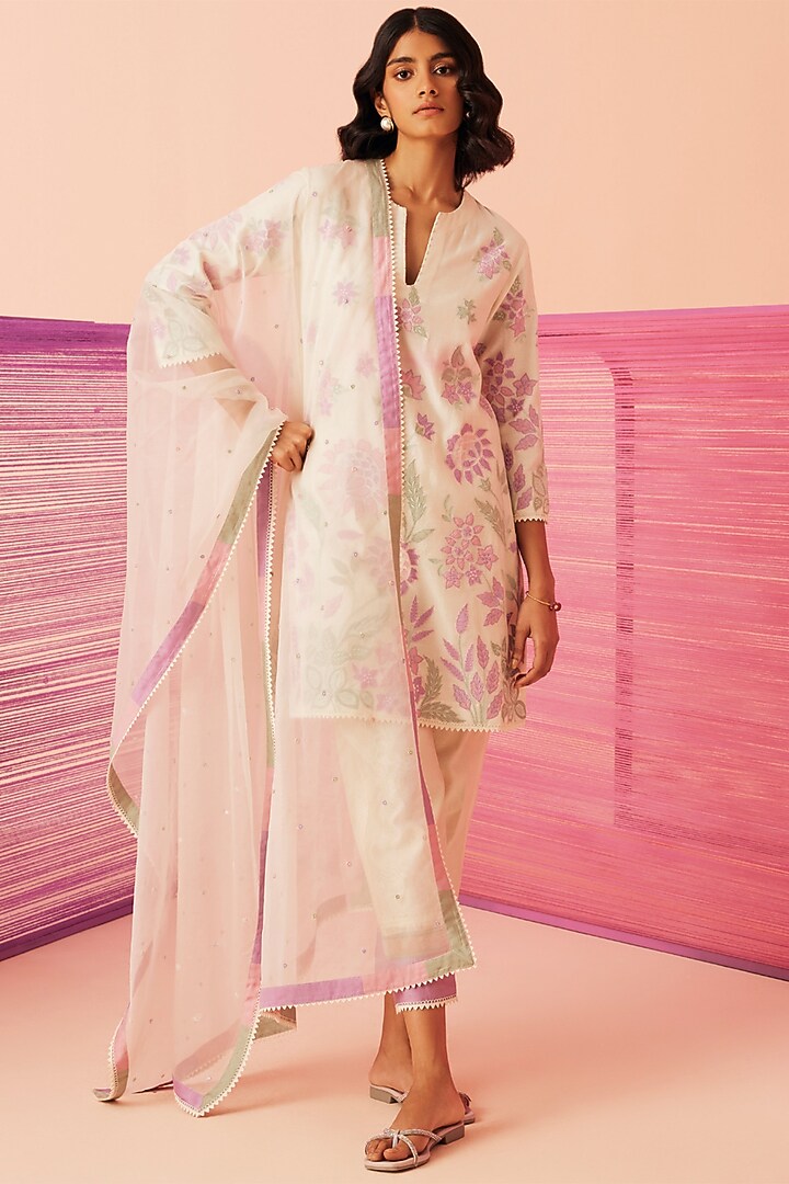 Ivory Silk Chanderi Floral Embroidered Kurta Set by Sureena Chowdhri at Pernia's Pop Up Shop