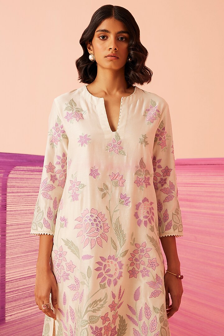 Ivory Silk Chanderi Floral Embroidered Kurta Set by Sureena Chowdhri at Pernia's Pop Up Shop