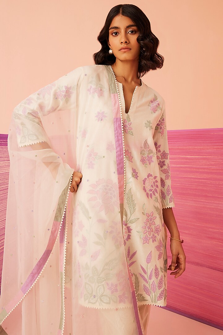 Ivory Silk Chanderi Floral Embroidered Kurta Set by Sureena Chowdhri at Pernia's Pop Up Shop