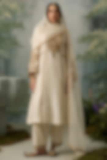 Ivory Silk Chanderi Zardosi Work Kalidar Kurta Set by Sureena Chowdhri at Pernia's Pop Up Shop