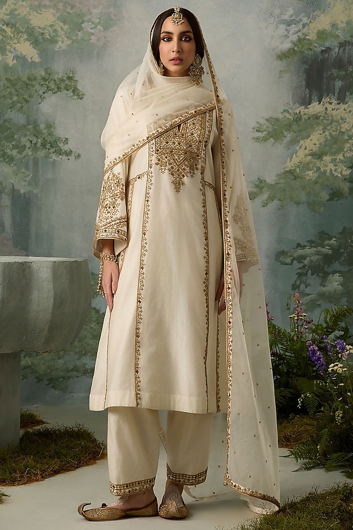 Ivory Silk Chanderi Zardosi Work Kalidar Kurta Set by Sureena Chowdhri at Pernia's Pop Up Shop